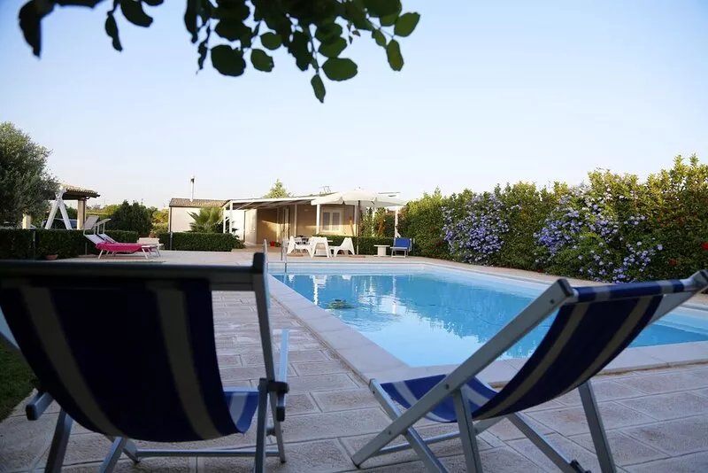 Villa surrounded by gardens and swimming pool, maximum relaxation, pets allowed