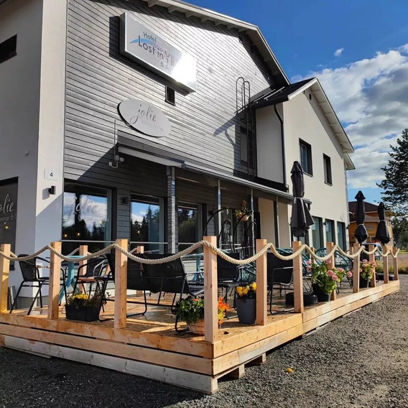 Jolie Lounge & Cafe