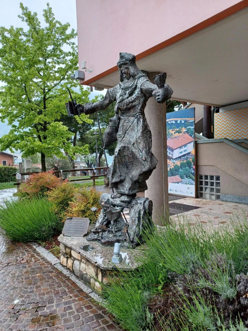 Statua di Teofilo Folengo