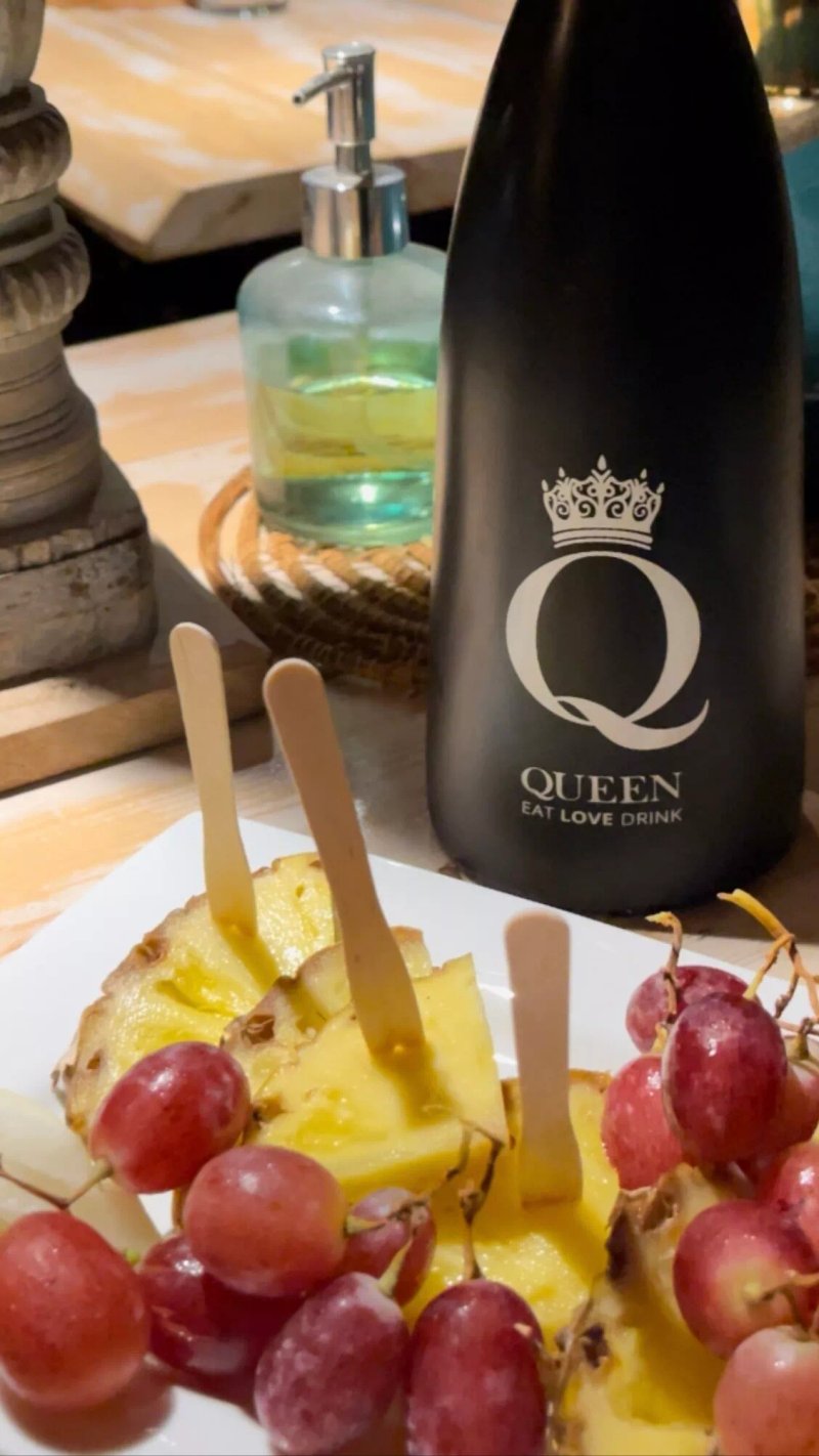 Queen Eat Love Drink
