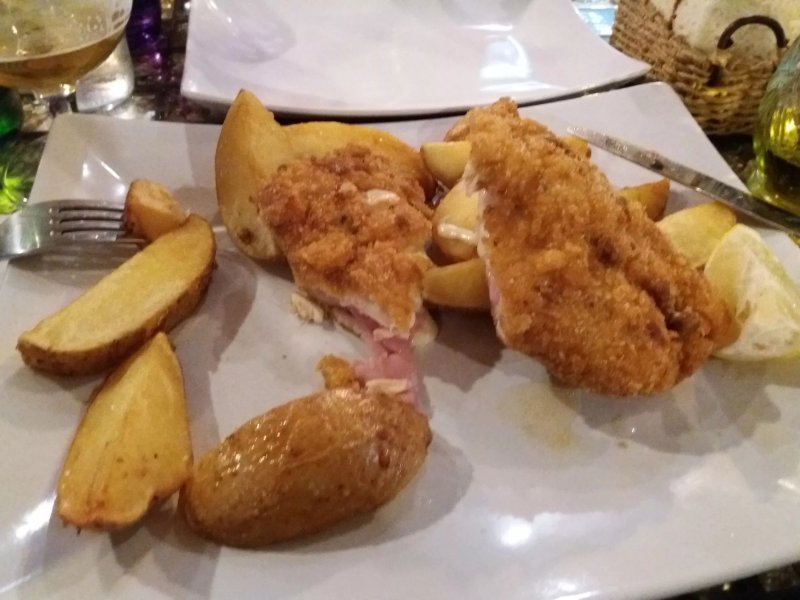 Restoran Waves Denim Bar