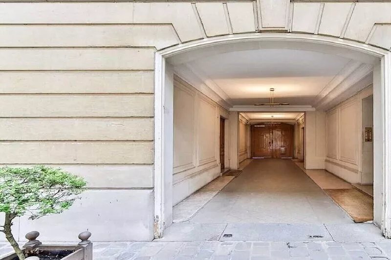 HAUSSMANN LUXURY 230M2 OF PURE SPLENDOUR-AVENUE FOCH