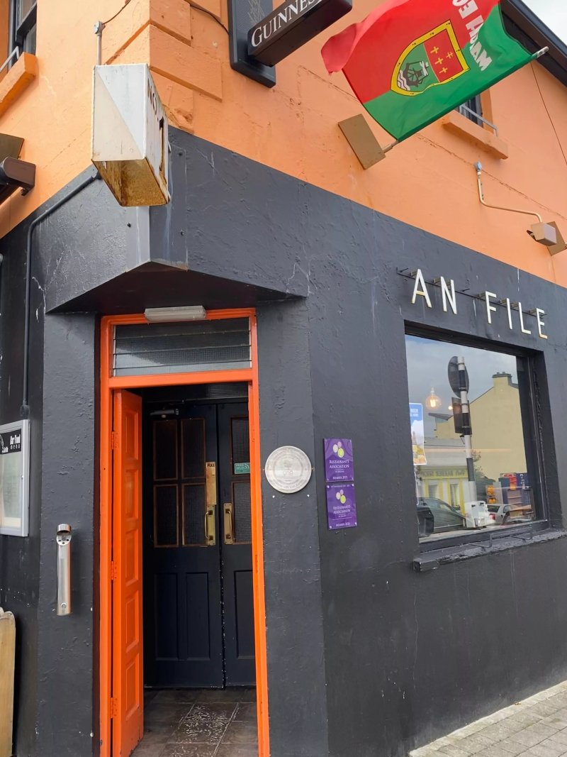 An File Bar Westport