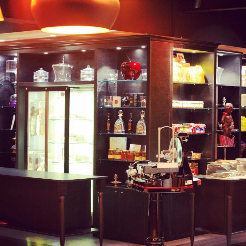 La Duchessa Italian Lounge