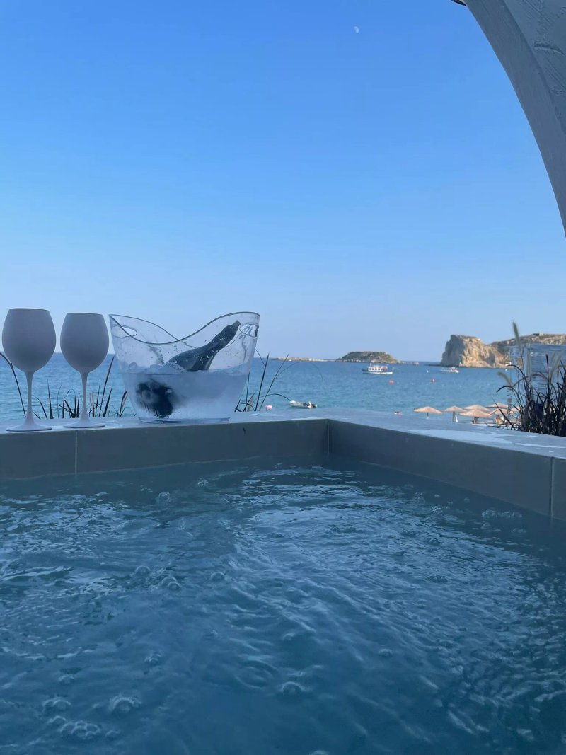 Delfini Beach Suites