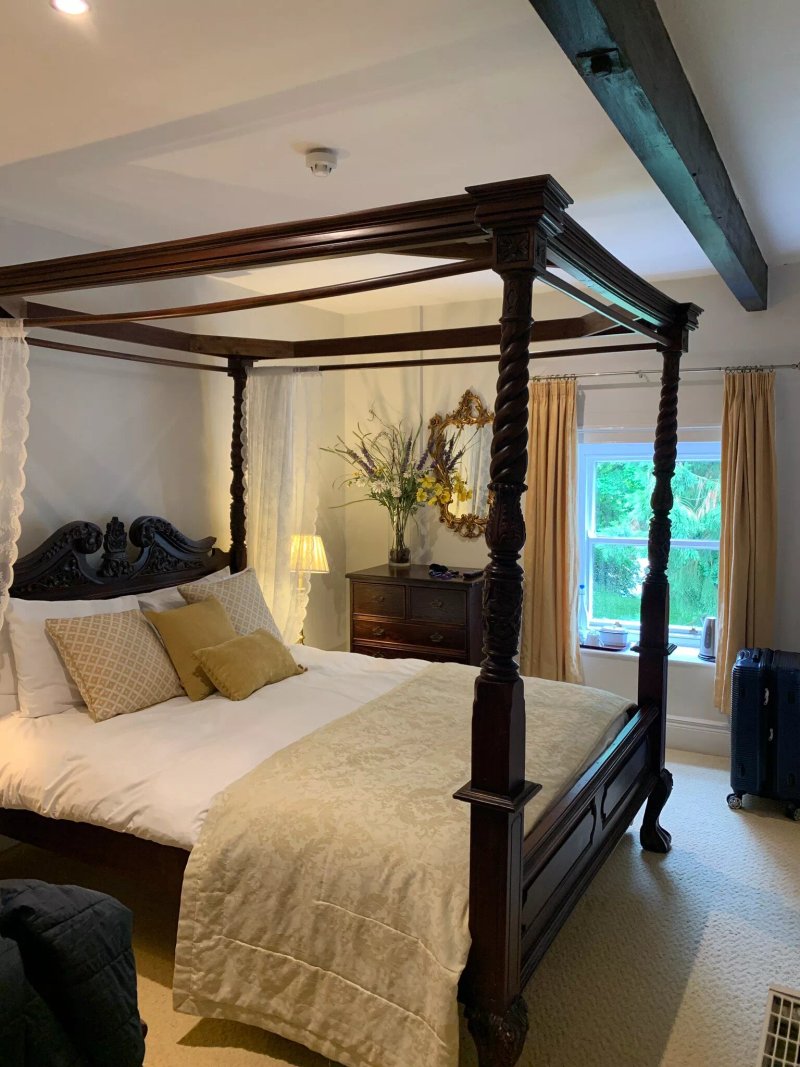 Lowbyer Manor Country House