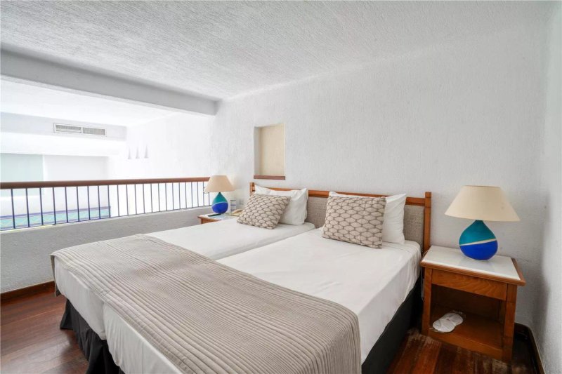 Coral Beach Hotel & Resort