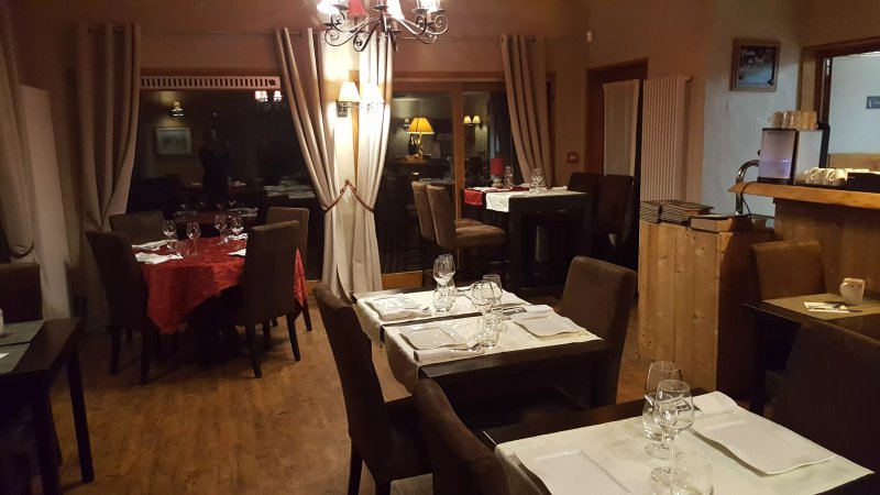 Hostellerie Les Pres Du Rosay