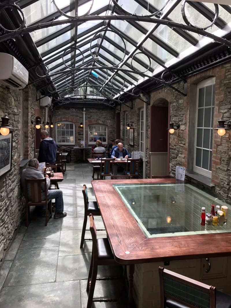 The Queen's Head Hotel