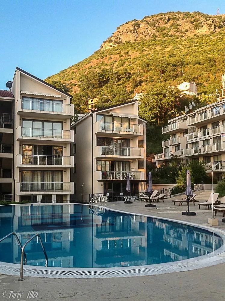 Blue Horizon Apartments