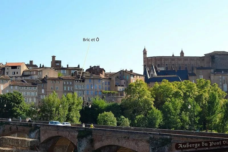 Apartment with terrace overlooking the Tarn and the heart of the historic city