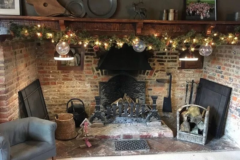 Stunning C15th Hall House, private heated pool set in large gardens, sleeps 10