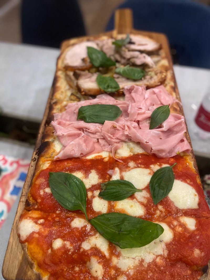 Johnny Takeue Pizza in Pala and Bistrot