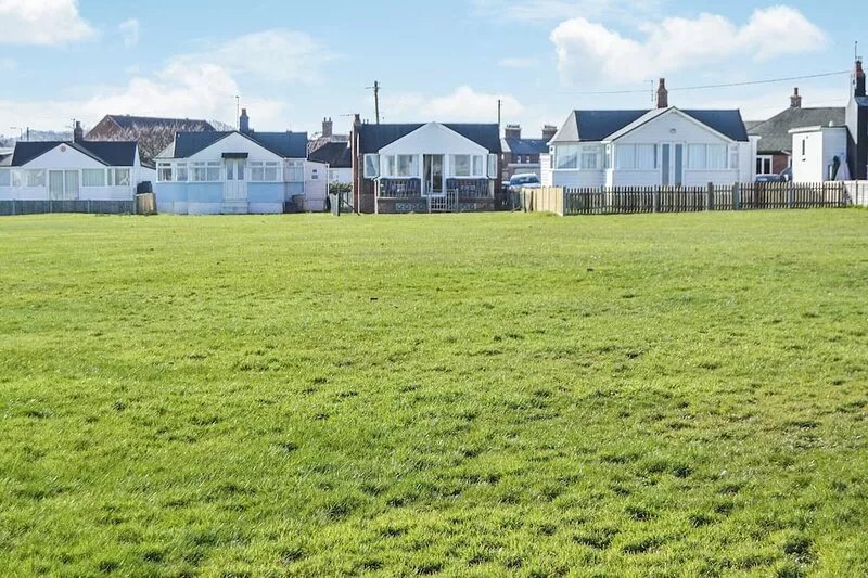 Enjoy sea views, walking distance to an amazing sandy beach and restaurants