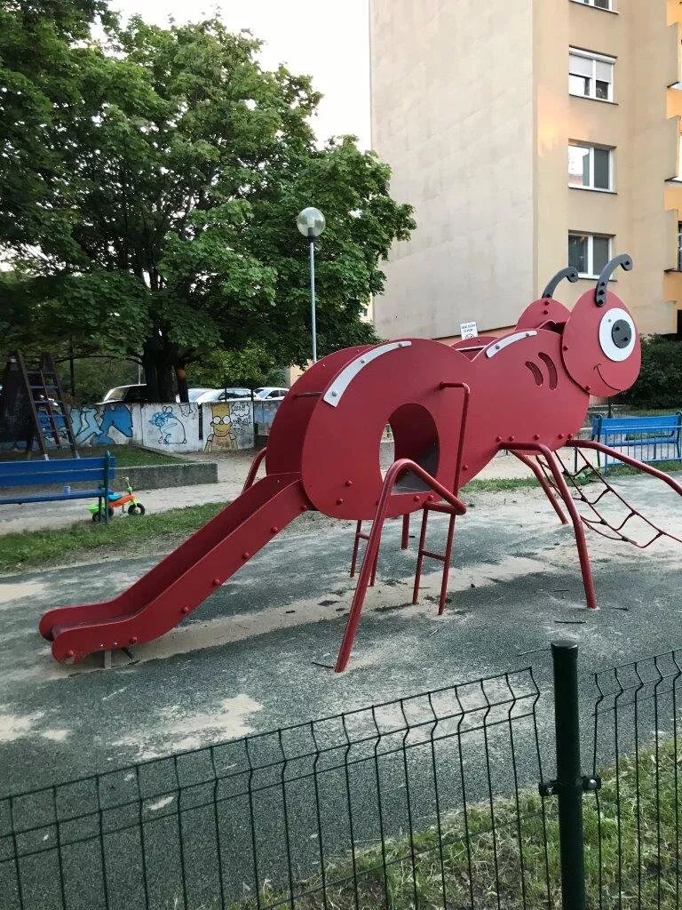 Mravec Verejne Detske Ihrisko Galbaveho