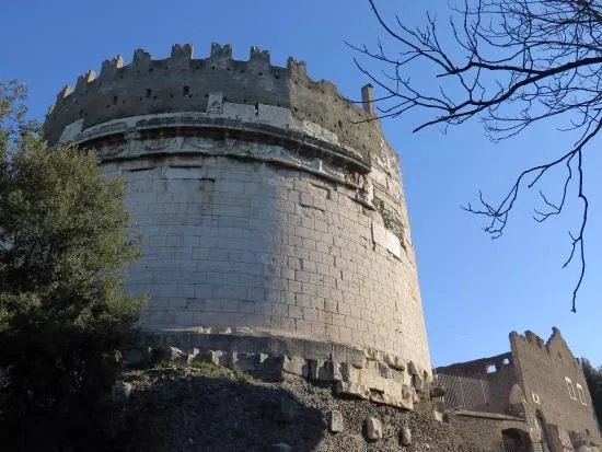 Mausoleo di Cecilia Metella e Castrum Caetani - Parco Archeologico dell'Appia Antica