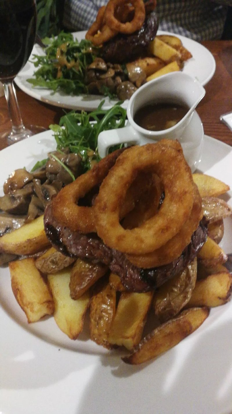 The Hollies Inn