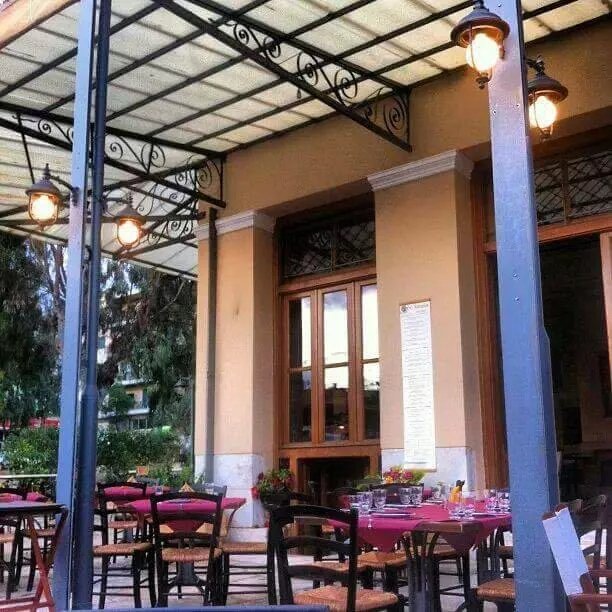 En Lavrio Cafe Bar Restaurant