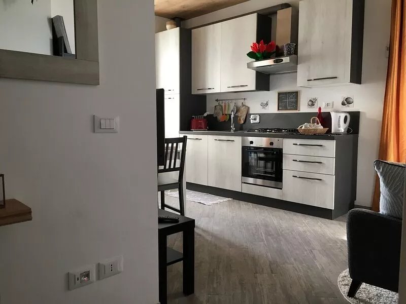 THE SUN IN THE BOROUGH - BRIGHT APARTMENT IN CHARACTERISTIC BOROUGH OF GENOVA
