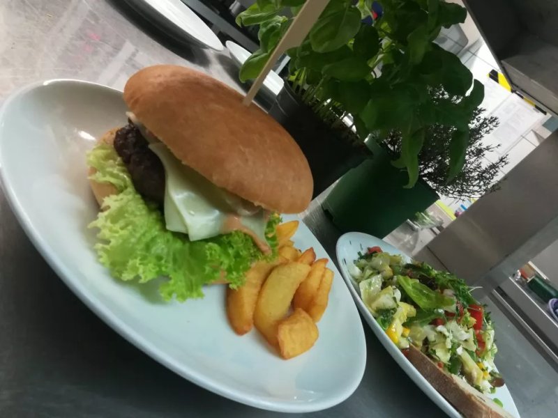 MundART Bistro & Cafe