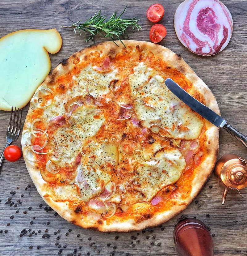 La Famiglia Pizzeria