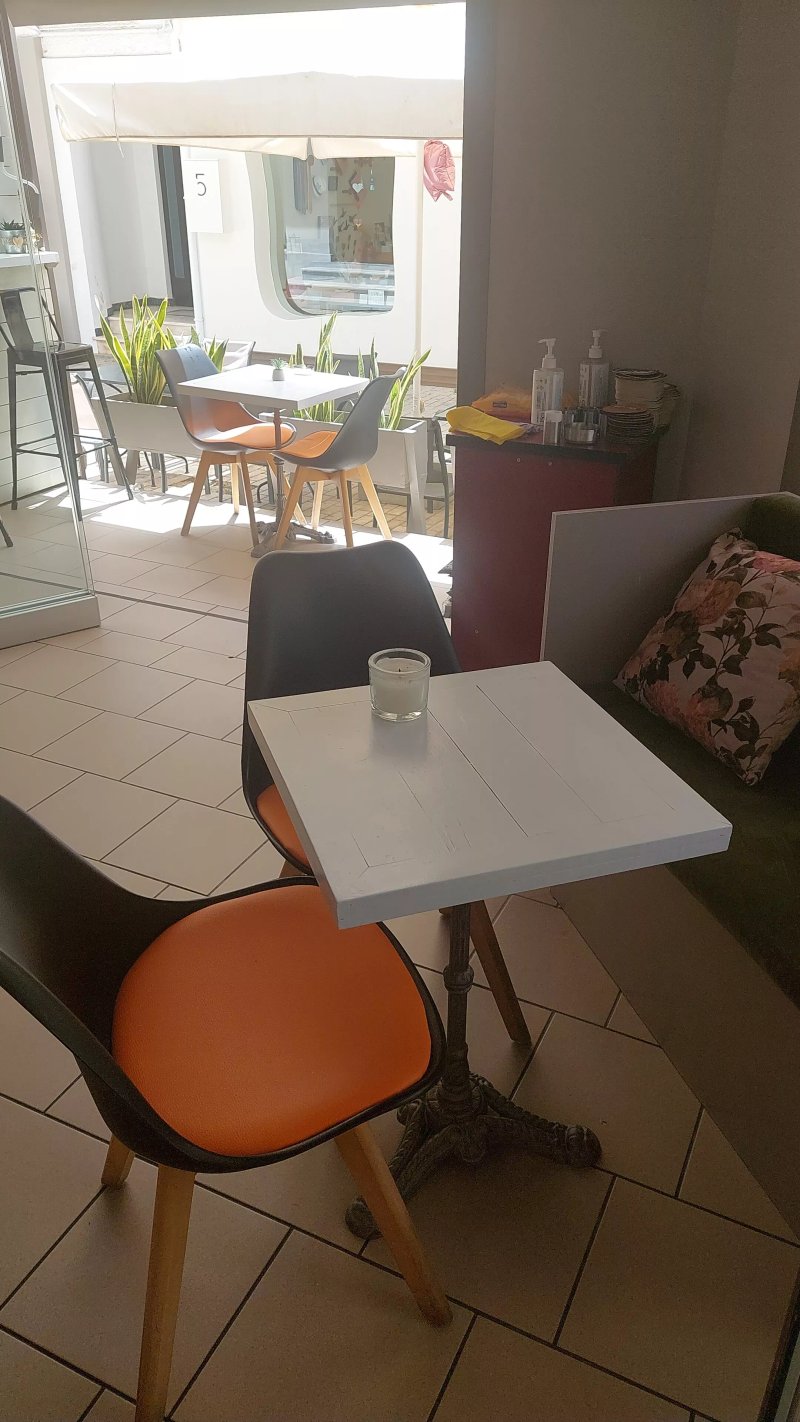 V & V Cafe Snack Bar & More