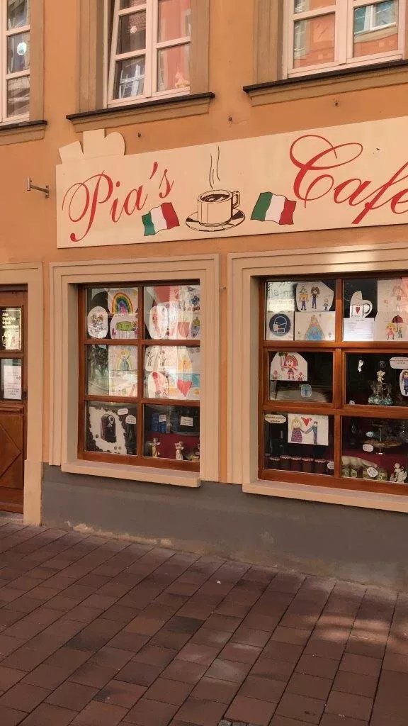 Pias Cafe
