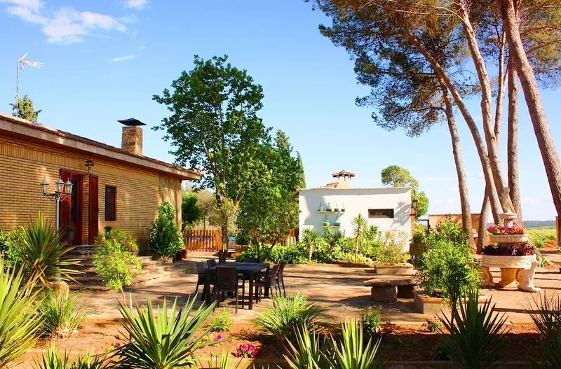Entreviñedos del Somontano, ideal for families and groups of friends with pool!