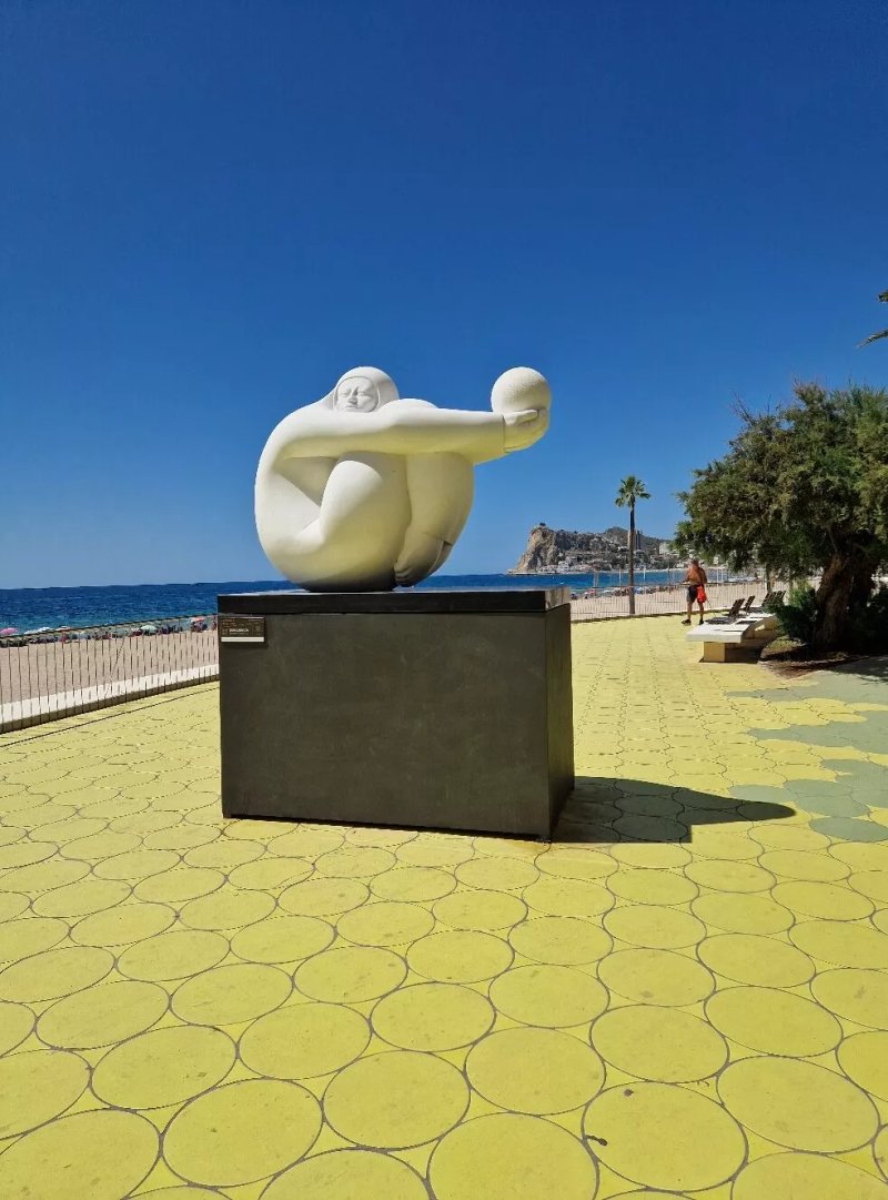 Conciencia Statue