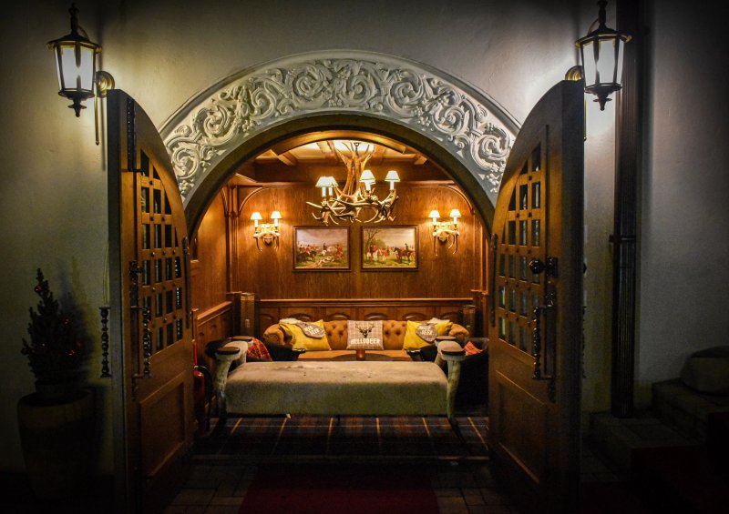 1925 English Bar Resort Casa Timis