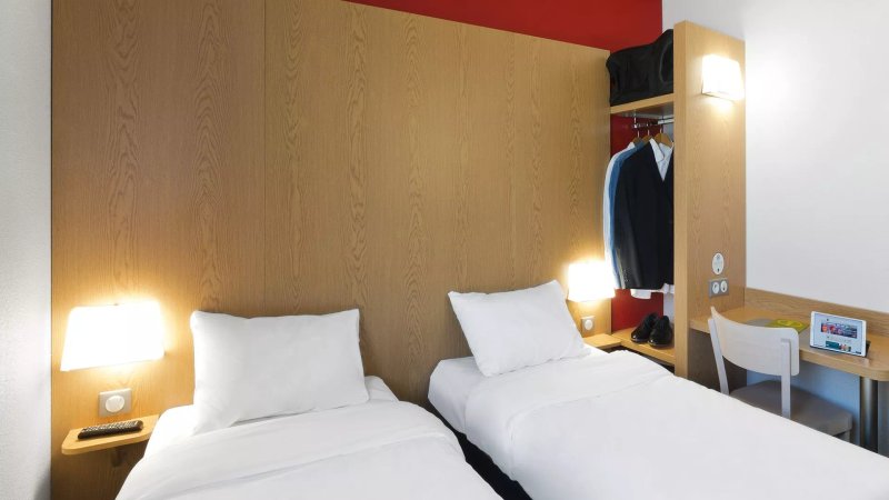 B&b Hotel Niort Marais Poitevin Est