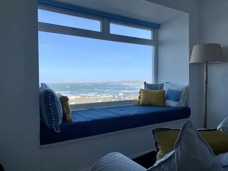 A top floor seaside apartment sleeping 5 in 2 bedrooms with panoramic sea views.