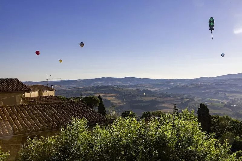 Charming Medieval House with piano & Big Garden, in idyllic Todi