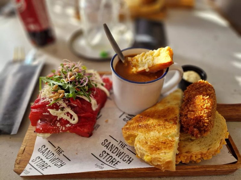 Lunch & More