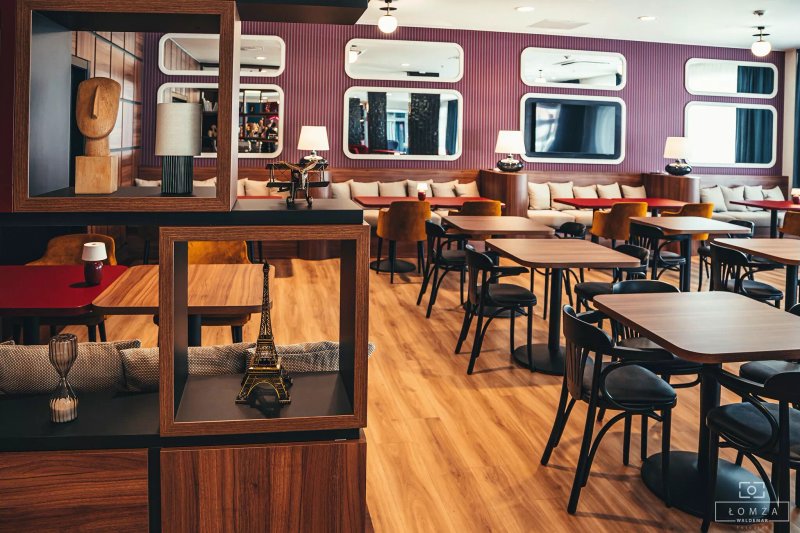 Reve Bar & Restaurant