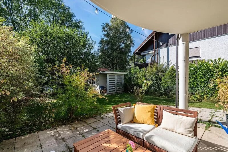 Holiday Apartment 'Sam's Homestay' with Terrace, Garden & Wi-Fi