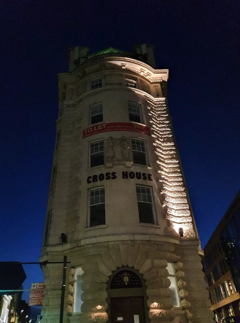 Cross House Building