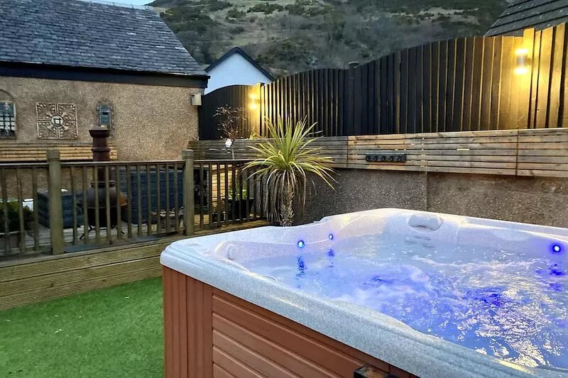 Luxury cottage, hot tub and wood burner, ideal for families celebrations.