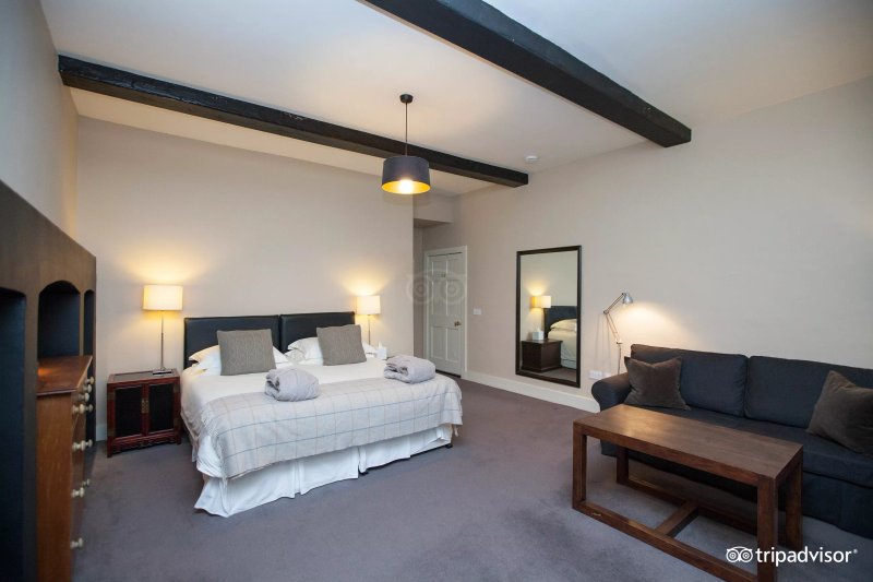 Six Brunton Place Guest House