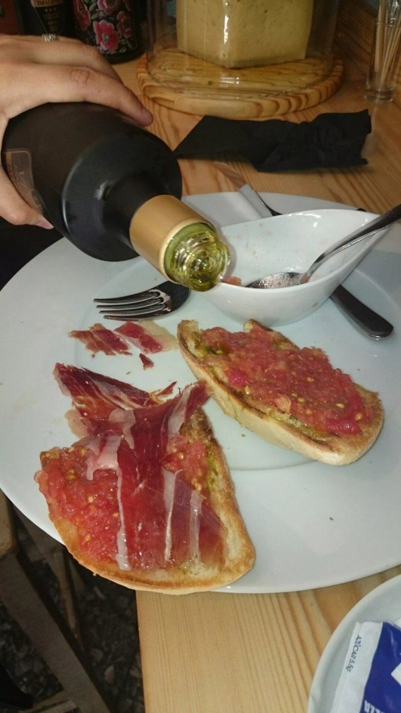 AL Fondo Hay Sitio