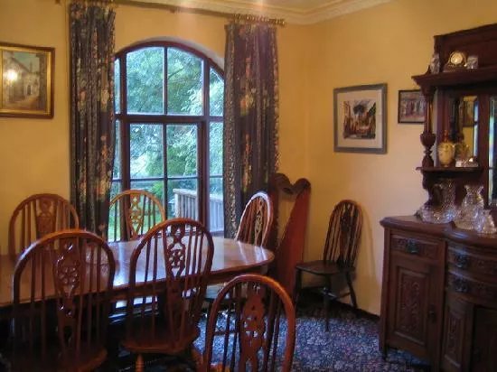 Ashgrove House