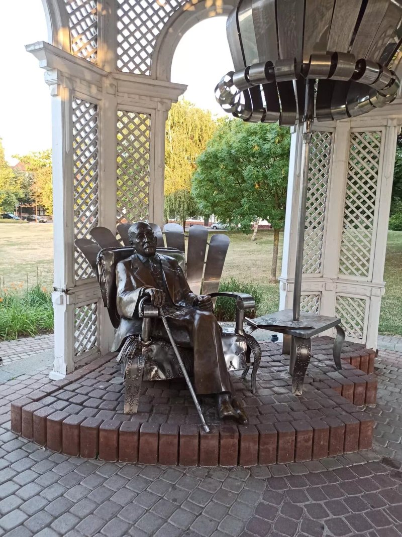 Imre Kalman Statue