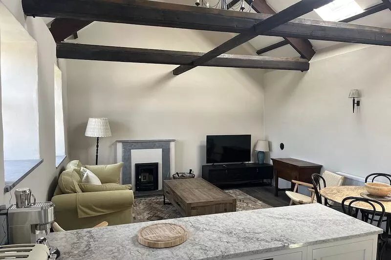 Historic home with fabulous views only moments from town centre