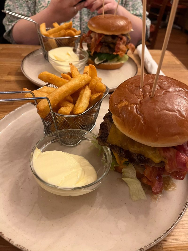 Floras Cafe & Steakhouse