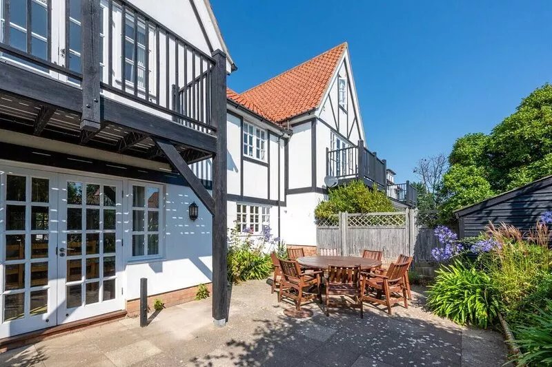 7 Sanctuary - Five Bedroom House, Sleeps 12