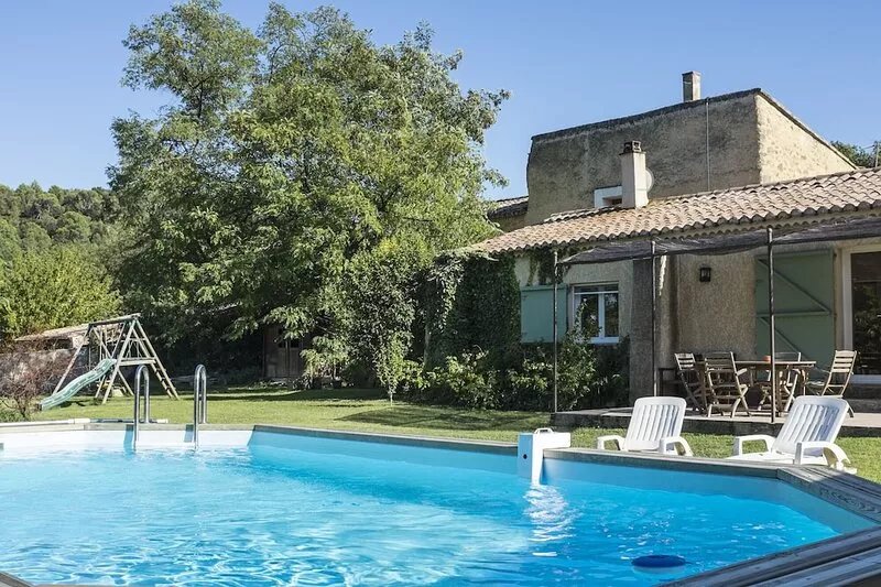 Holiday house with quiet pool in the countryside
