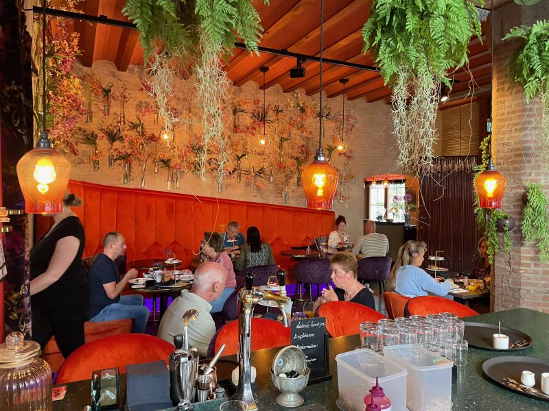 The Lounge Wine & Dine