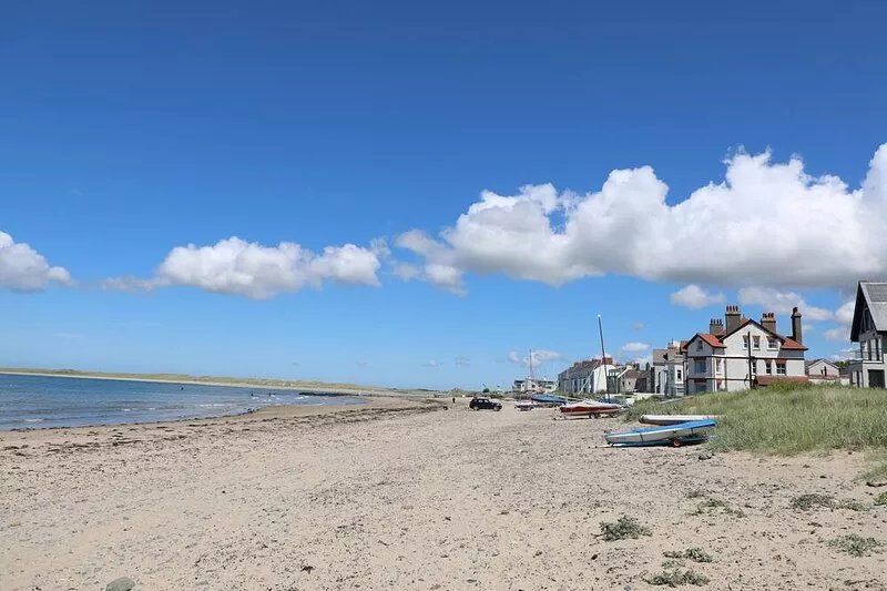 SANDY HOUSE, pet friendly, with a garden in Rhosneigr