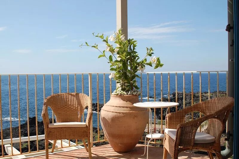 House in a charming villa by the sea of Pozzilo Acireale, Catania, Etna