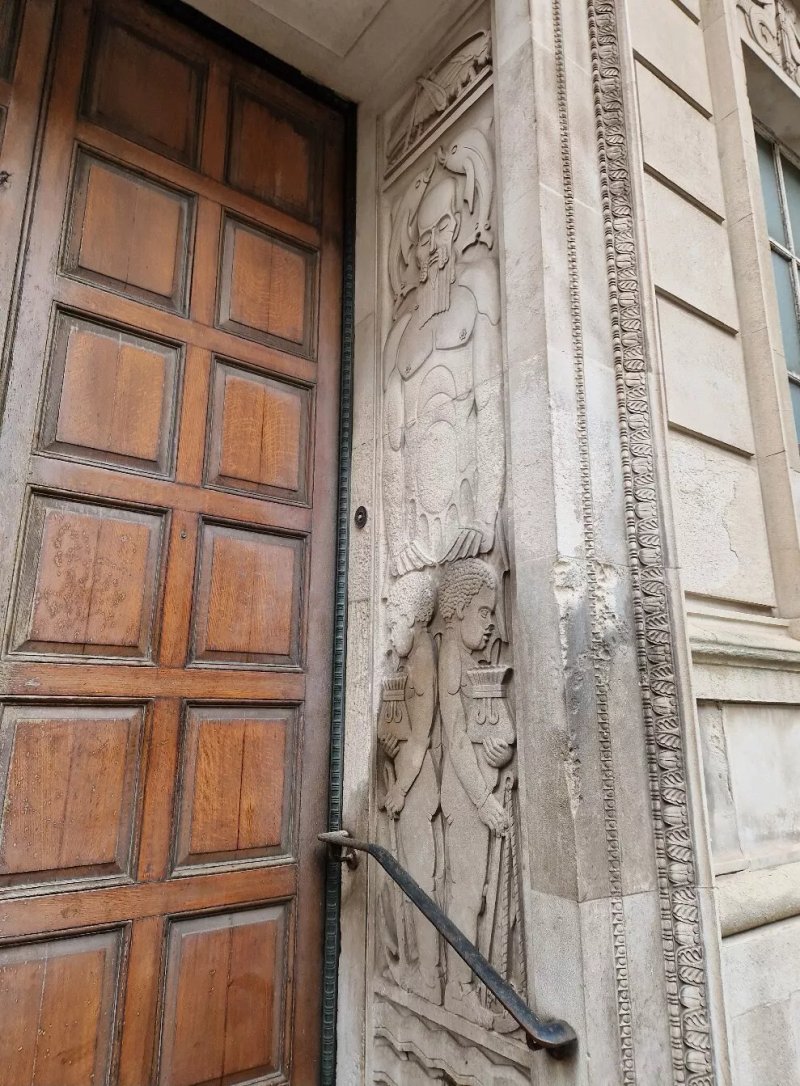 Martin's Bank Building Blue Plaque